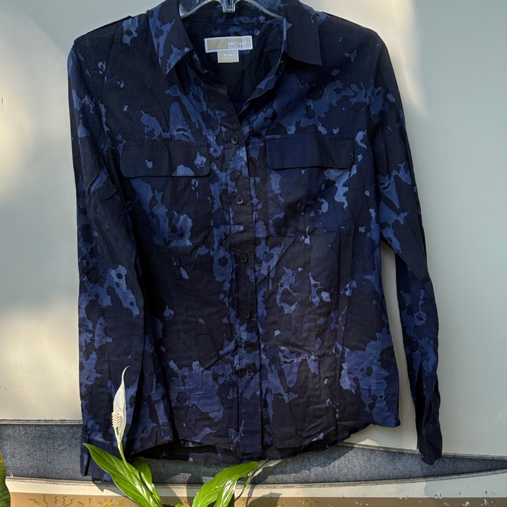 Michael Kors Women’s Navy and Blue Camouflage-Print Button-Down Shirt